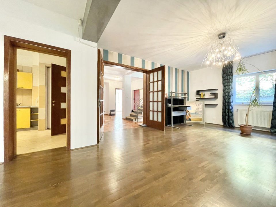 VILA 7 CAMERE 260 MP I - NORDUL CAPITALEI I Elegantă I LINIȘTE I 500 MP TEREN