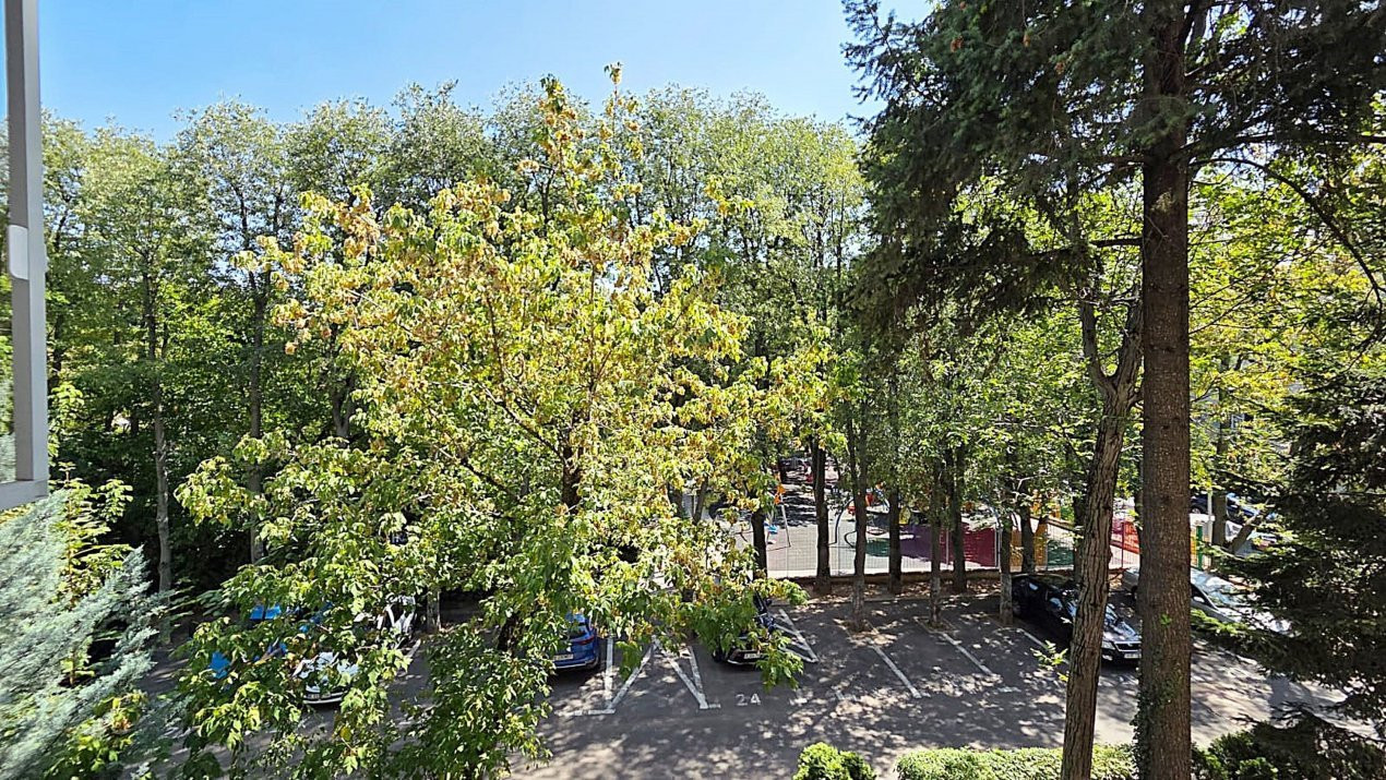 Apartament 4 camere de vanzare 82 mp Berceni Emil Racovita