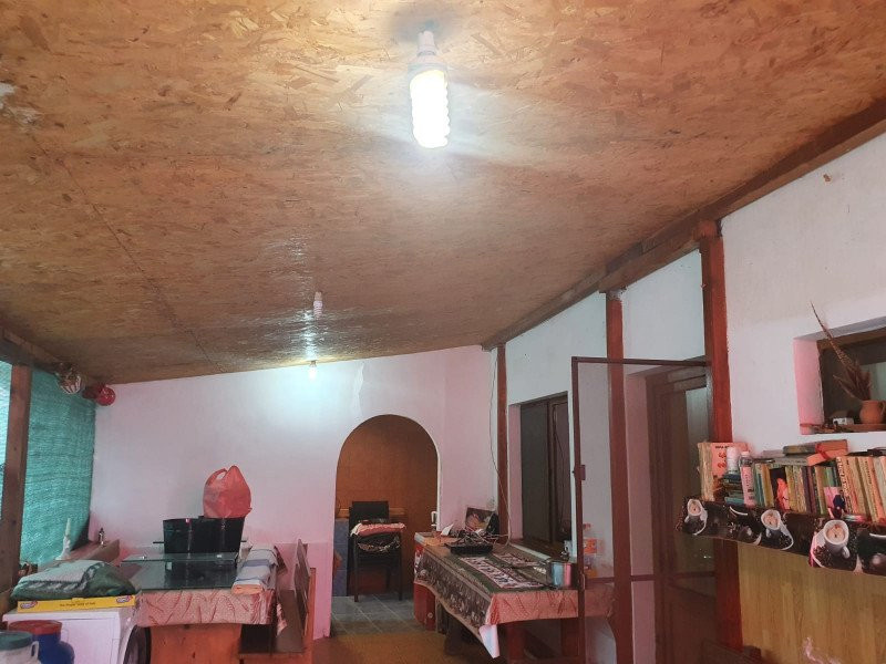 Casă la Padure cu 6 camere de vânzare – Curtea de Argeș, zona Bușaga