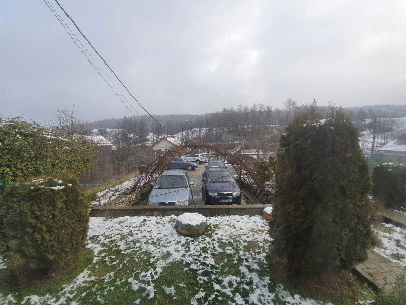Casă la Padure cu 6 camere de vânzare – Curtea de Argeș, zona Bușaga