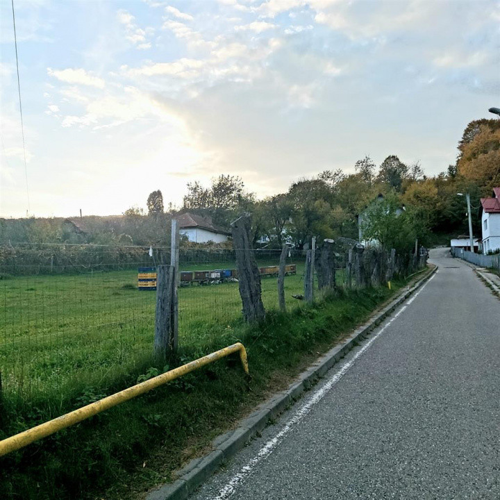 Teren intravilan construibil de vânzare – Curtea de Argeș
